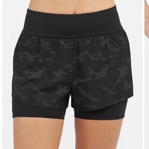Spanx The Get Moving Short, Camo